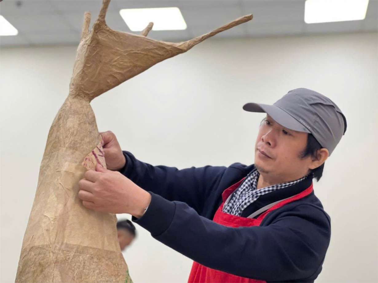 Nhà điêu khắc Lê Lạng Lương: Tự do để sáng tạo và thăng hoa. 